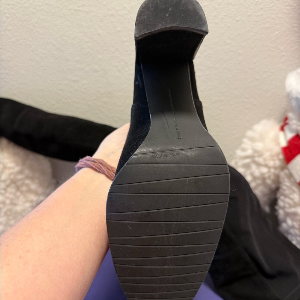 Stuart Weitzman Black Suede Over the knee hijack boots - Picture 6 of 12